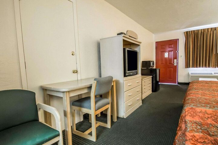 Room 16 of 31