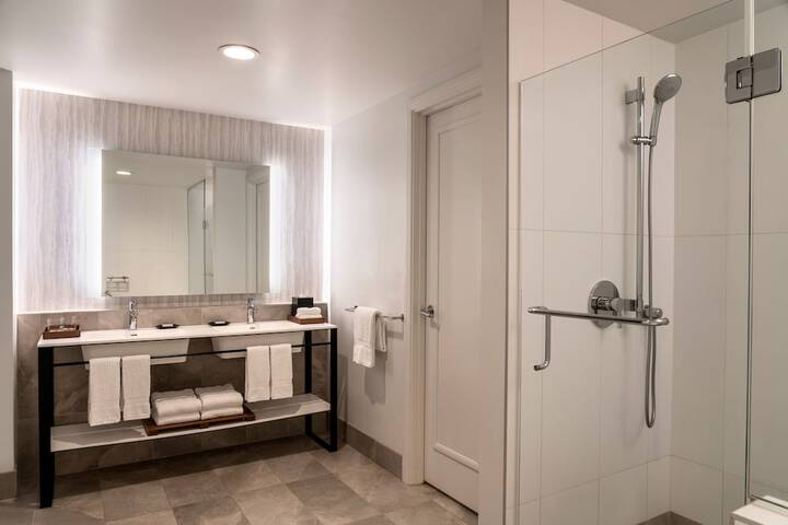 Room 105 of 284