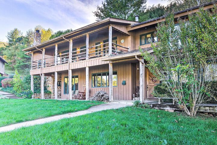 River Access + Mtn Views: Cullowhee Lodge!