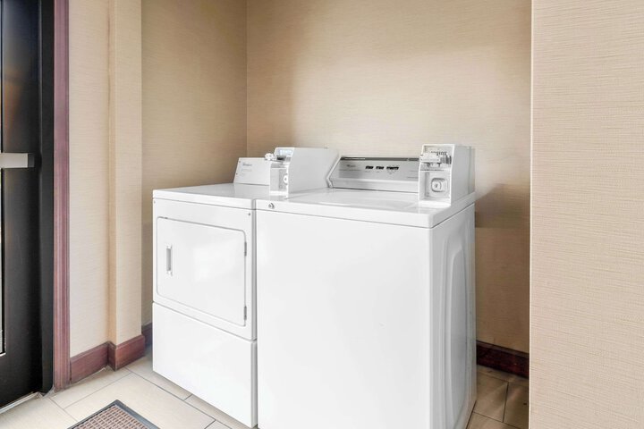 Comfort Suites near Robins Air Force Base
