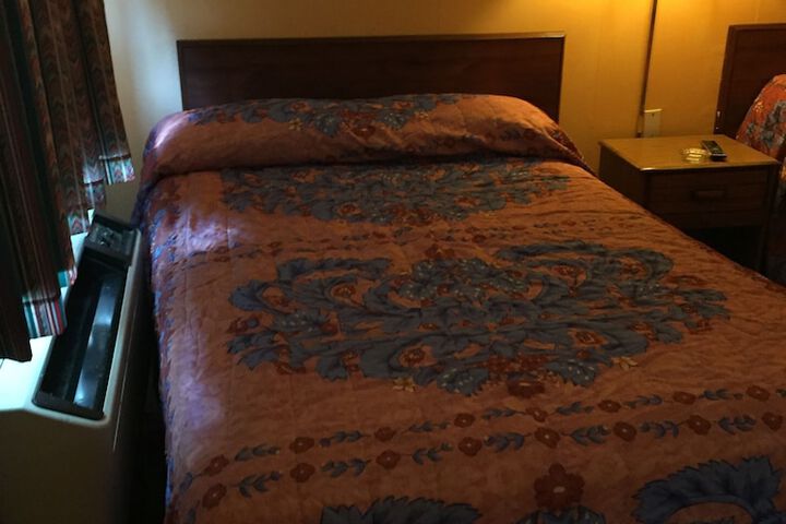 Room 7 of 16