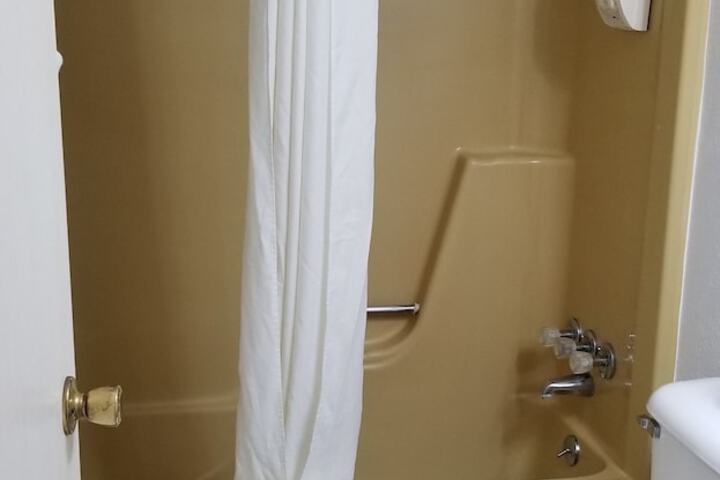 Room 8 of 34