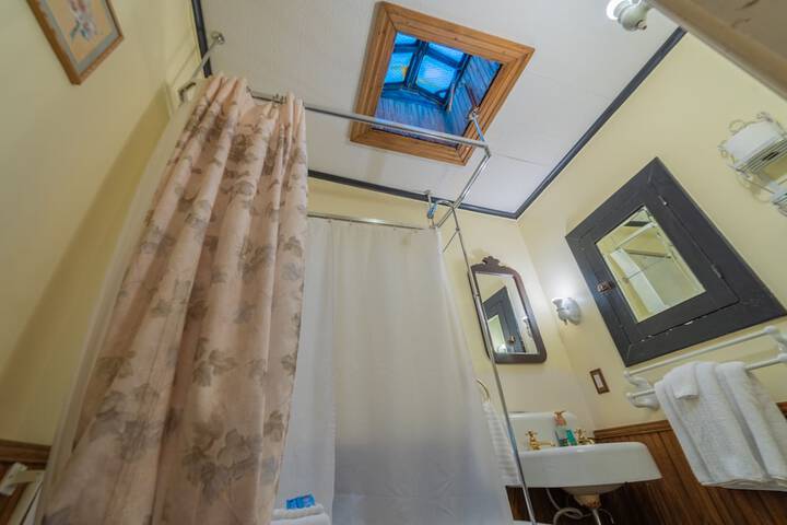 Room 5 of 22