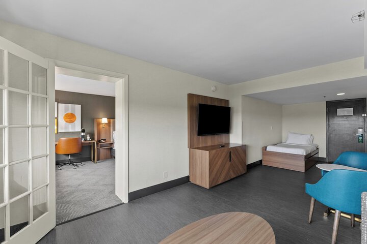 Holiday Inn Niagara Falls State Park Entry by IHG