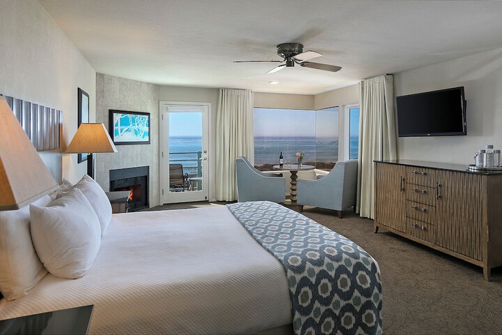 Cambria Landing Inn & Suites
