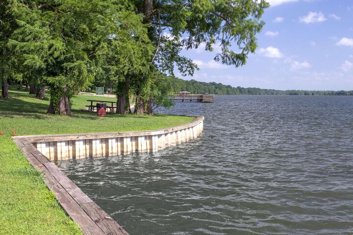 Days Inn by Wyndham Lake Village