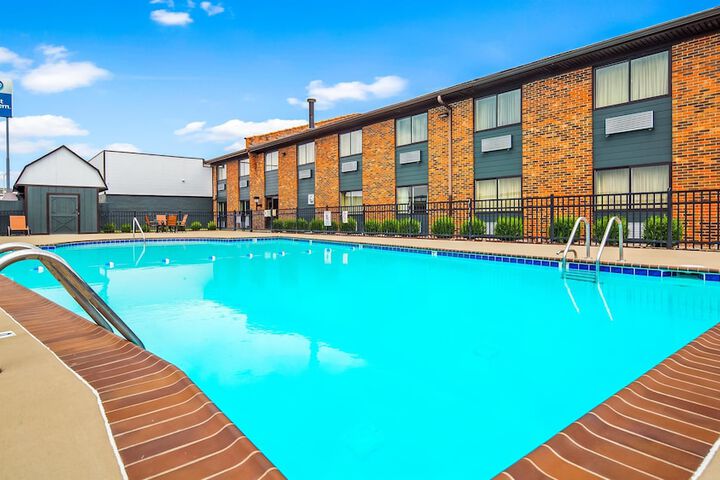 Pool 4 of 18