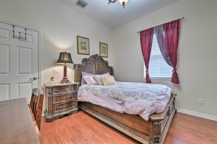 Elegant Valrico Home 15 Mi to Downtown Tampa!