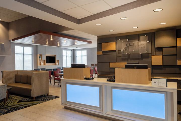 Holiday Inn Express Minneapolis West Plymouth by IHG