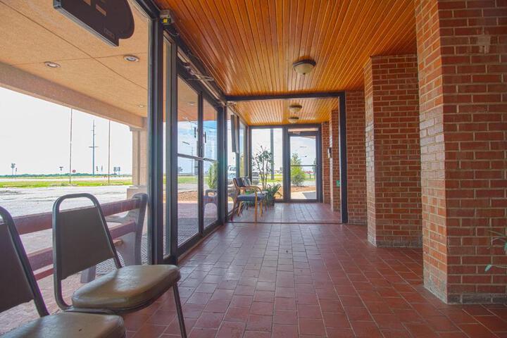 American Best Inn by OYO I-35 Perry near Lake McMurtry