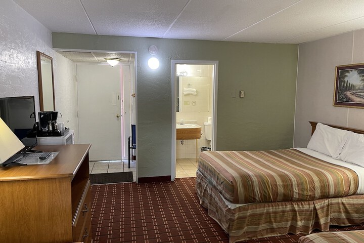 Room 18 of 28