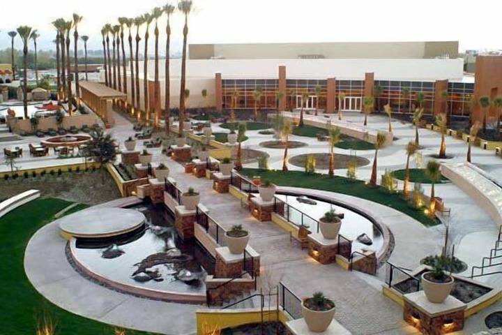 Hotel Exterior 40 of 43