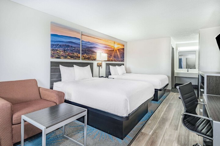 Days Inn by Wyndham Hamilton