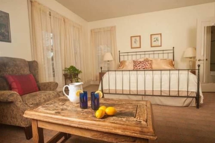 Camellia Inn