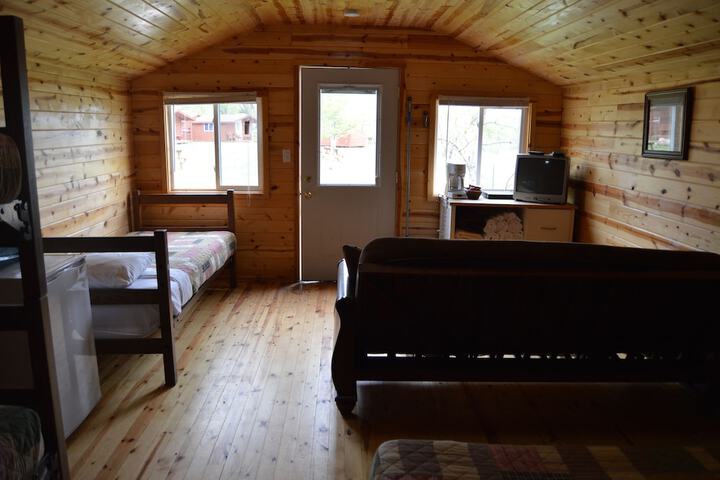 No Name City Luxury Cabins & RV