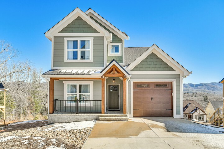 Newly Built Home w / Mtn Views in Black Mountain!