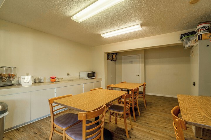 Regency Inn & Suites by OYO Bay City TX