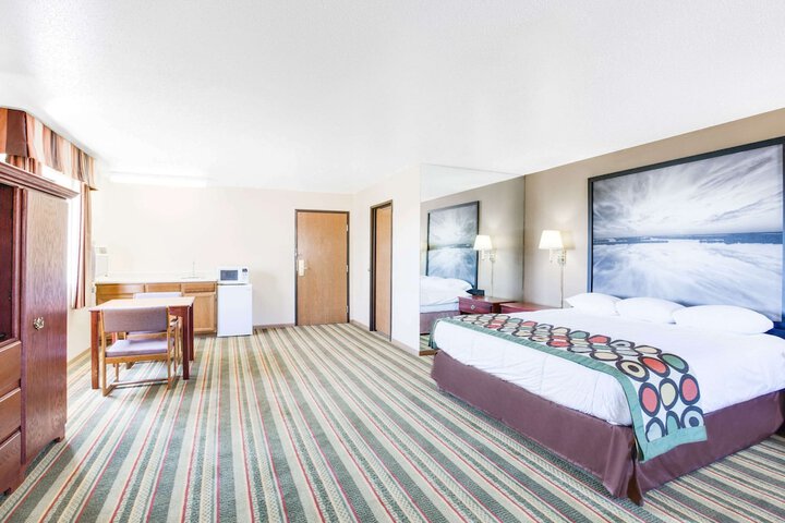 Room 9 of 15
