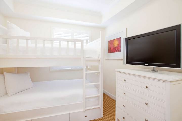 Room 43 of 187