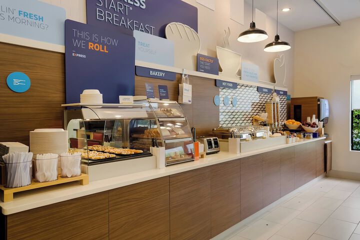 Holiday Inn Express and Suites Newton by IHG