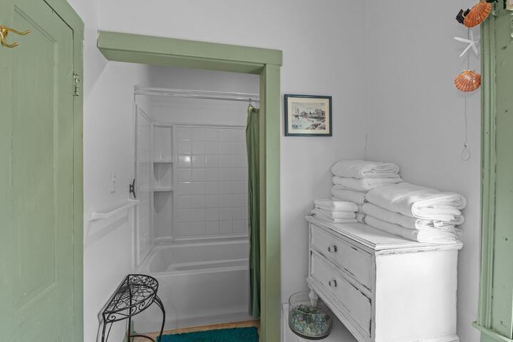 Room 6 of 29
