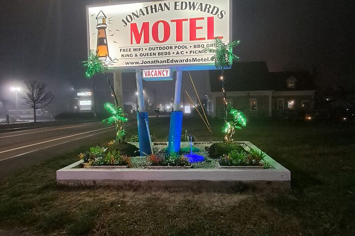 Jonathan Edwards Motel