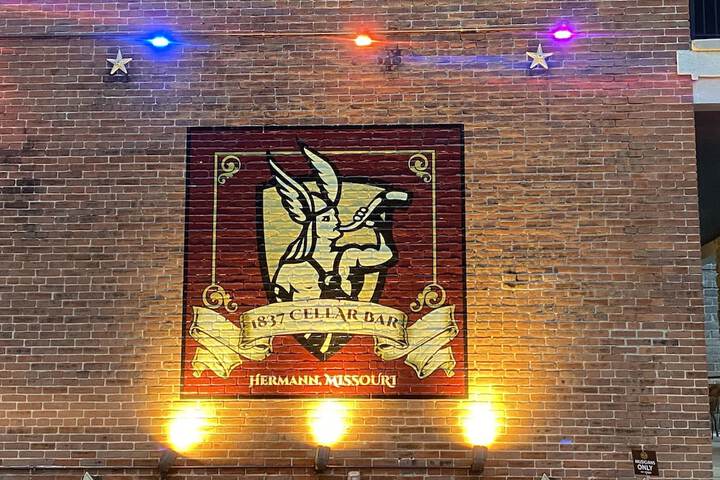 Hermann Crown Suites