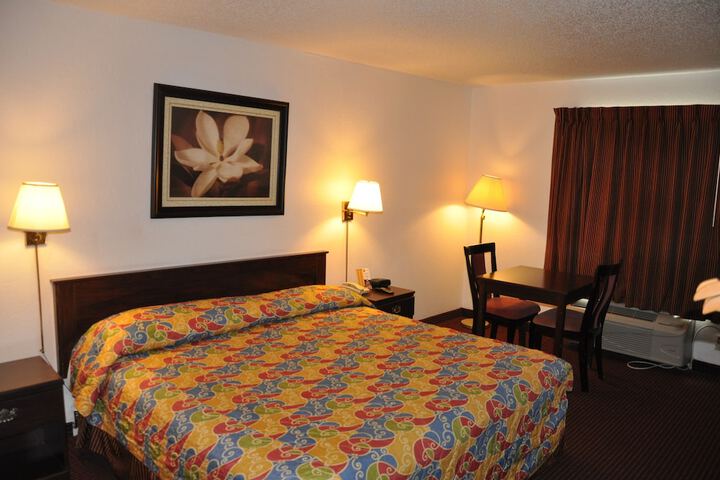 Room 6 of 14