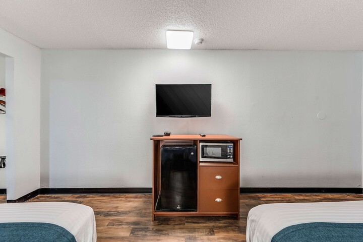 Room 25 of 37