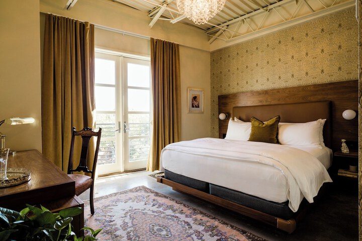 Room 52 of 74
