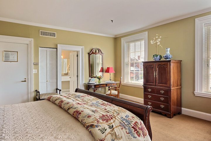 Room 120 of 170