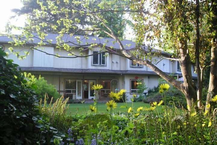 Cedar Wood Lodge B & B