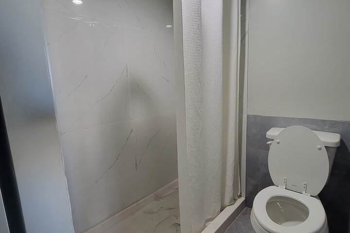 Room 5 of 16
