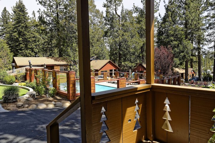 Cedar Glen Lodge