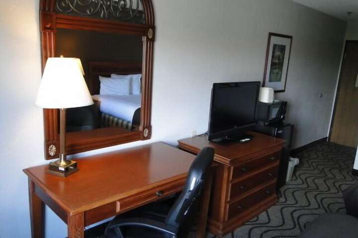 Room 22 of 38