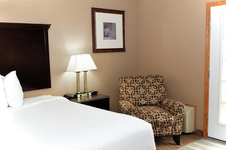 Room 33 of 118