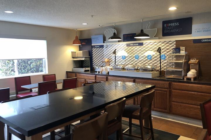 Holiday Inn Express Mt. Vernon by IHG