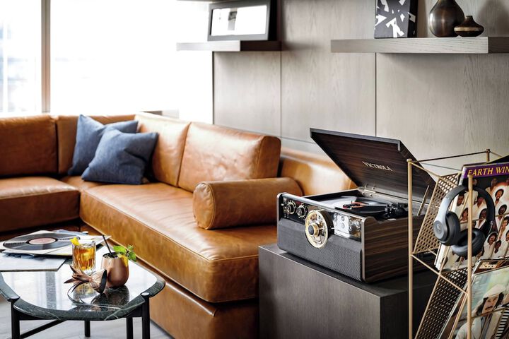 Lounge 68 of 77
