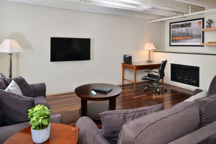 Room 32 of 51