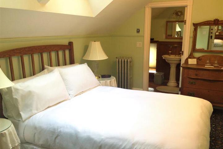 THE ANDRIE ROSE INN