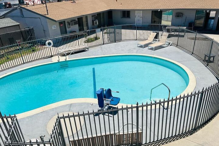 Pool 4 of 13