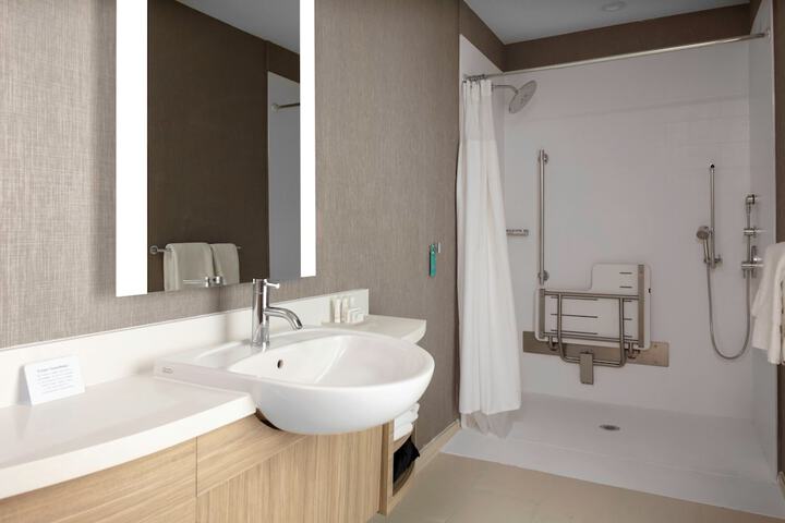 Room 15 of 28