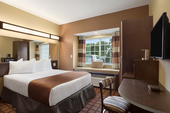 Microtel Inn & Suites by Wyndham Carrollton