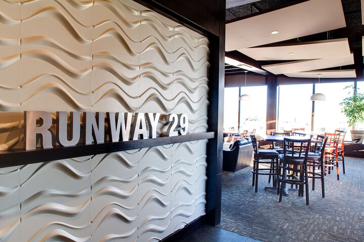 Lounge 42 of 50