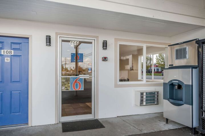 Motel 6 Burlington WA