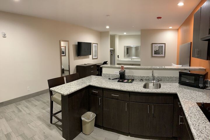 Scottish Inn & Suites - IAH Airport