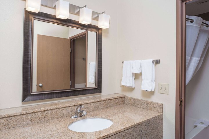 AmericInn by Wyndham Valley City - Conference Center