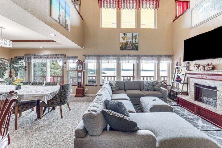Waterfront Lake Eufaula Home: Multi-level Balcony