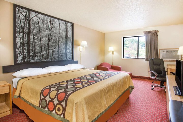 Room 13 of 16