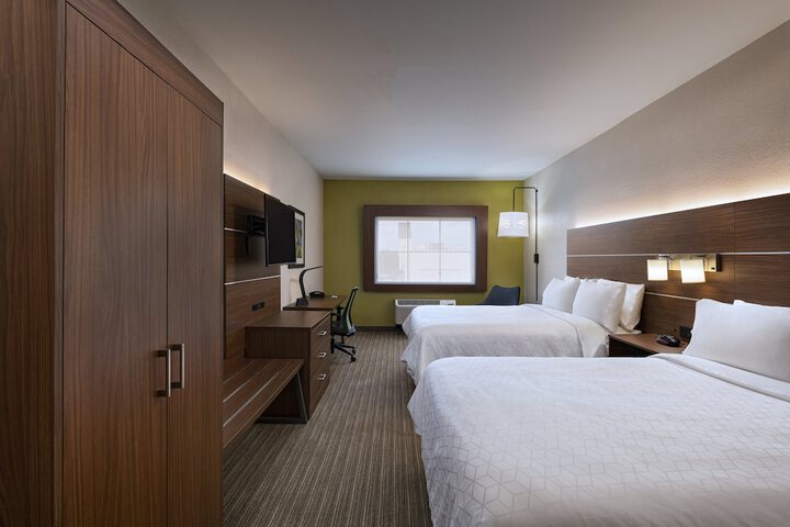 Room 12 of 28